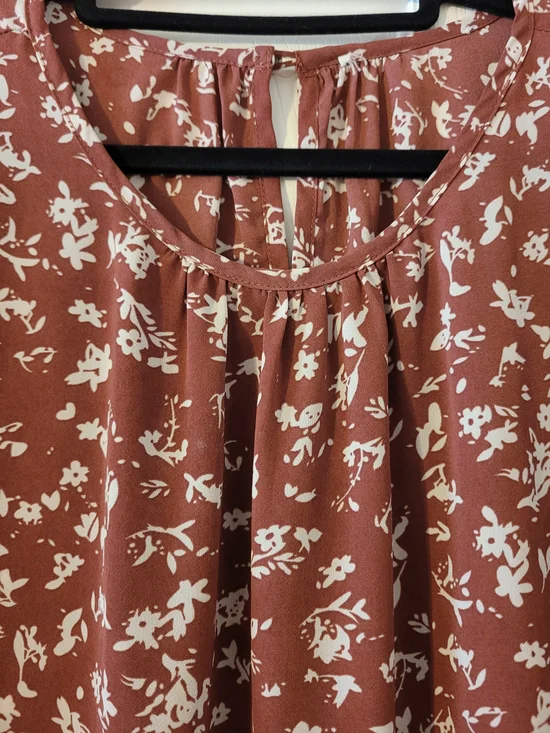 Floral Short Sleeve Blouse - Picture 3 of 3